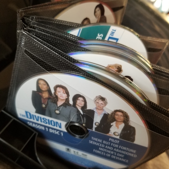 EXTREMELY RARE DVD Box Set "The Division" All female leads. - Picture 11 of 15